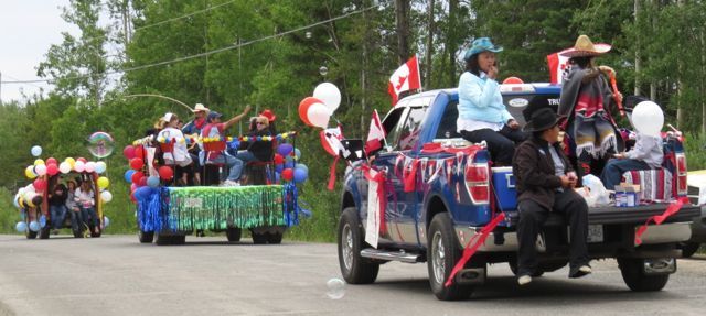 2 parade 3 cars